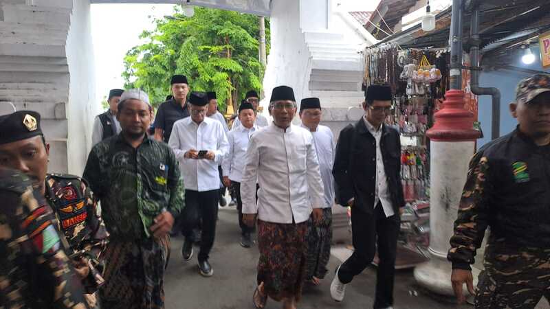 Gus Yahya Ziarah ke Makam Sunan Bonang Jelang Hari Santri Nasional, Teguhkan Tradisi Silaturahmi Ulama 1 Gus Yahya.
