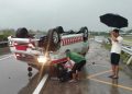 Ambulans di tol Jombang-Mojokerto.