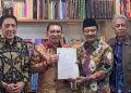 Pahlawan nasional.