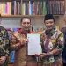 Pahlawan nasional.