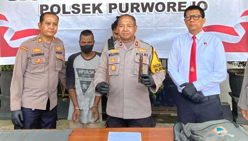 Dugaan Pemalakan Pakai Belati Cundrik, Preman Pangkalan di Purworejo Pasuruan Ditangkap Polisi 1 Preman pangkalan.