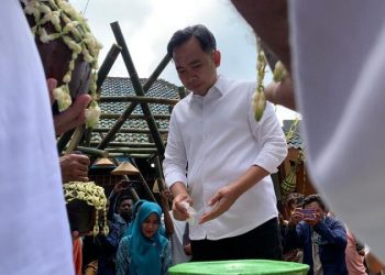 Bupati Fawait.