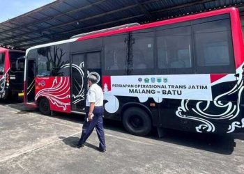 Bus Trans Jatim.