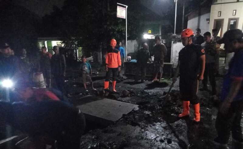 Hujan Intensitas Tinggi, Jalan Penghubung Desa di Singosari Malang Ambles 1 Jalan penghubung desa.
