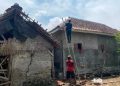 Angin Puting Beliung Terjang Lekok Pasuruan, 6 Rumah dan 1 Sekolah Rusak 11 Angin puting beliung.