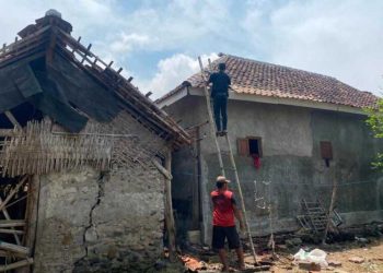 Angin puting beliung.
