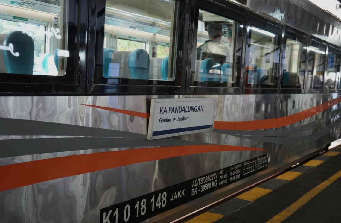 Banjir Rendam Rel Kereta Api
