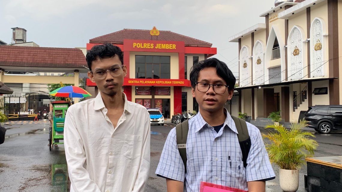 Pendamping Hukum Fahri dari LBH Surabaya, Fahmi Ardiyanto saat mendatangi Polres Jember. (Foto: Diki Febrianto)
