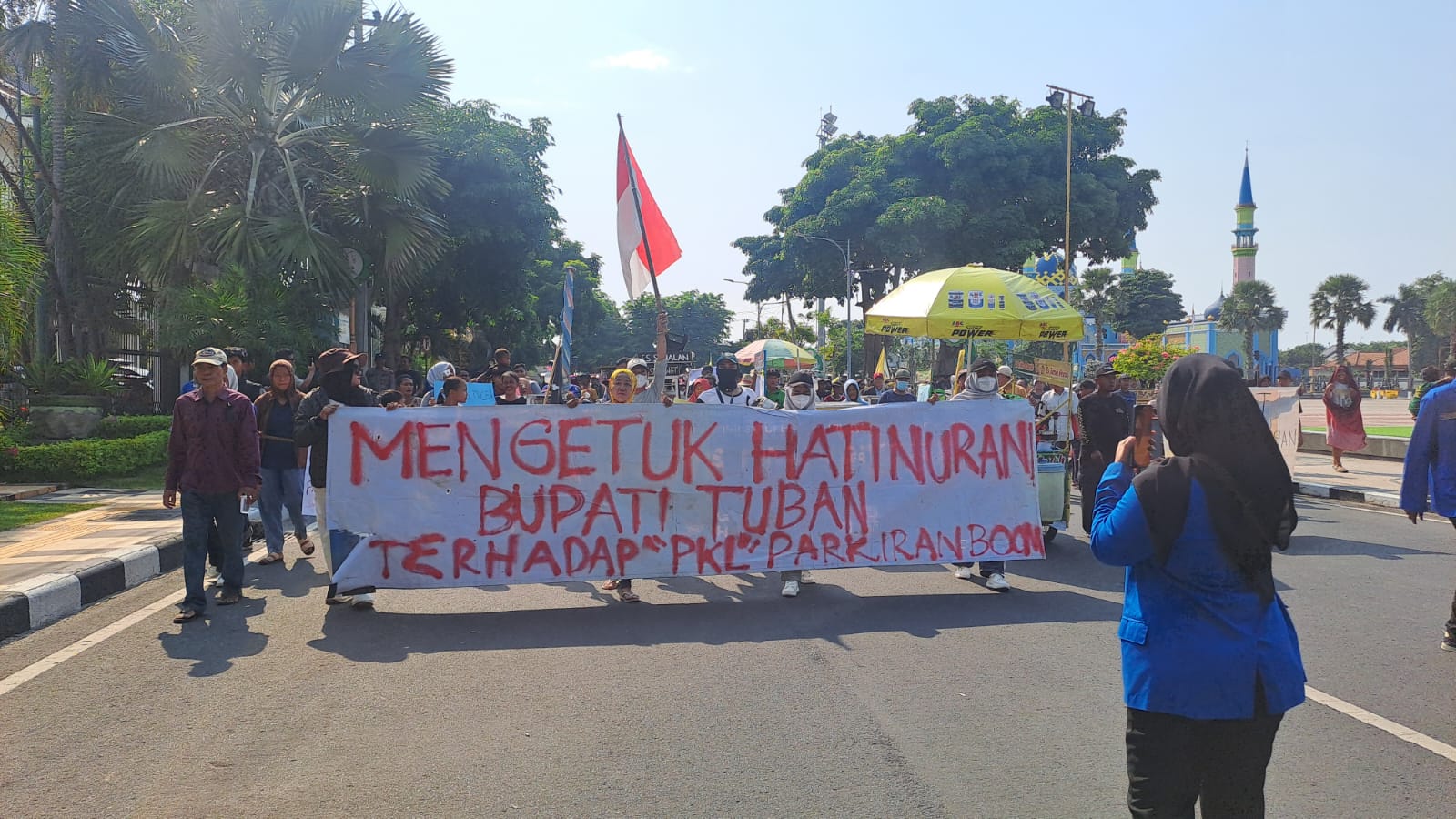 PKL Tuntut Diizinkan Berjualan Kembali di Kawasan Alun-alun Tuban 2 Kawasan Alun-alun Tuban