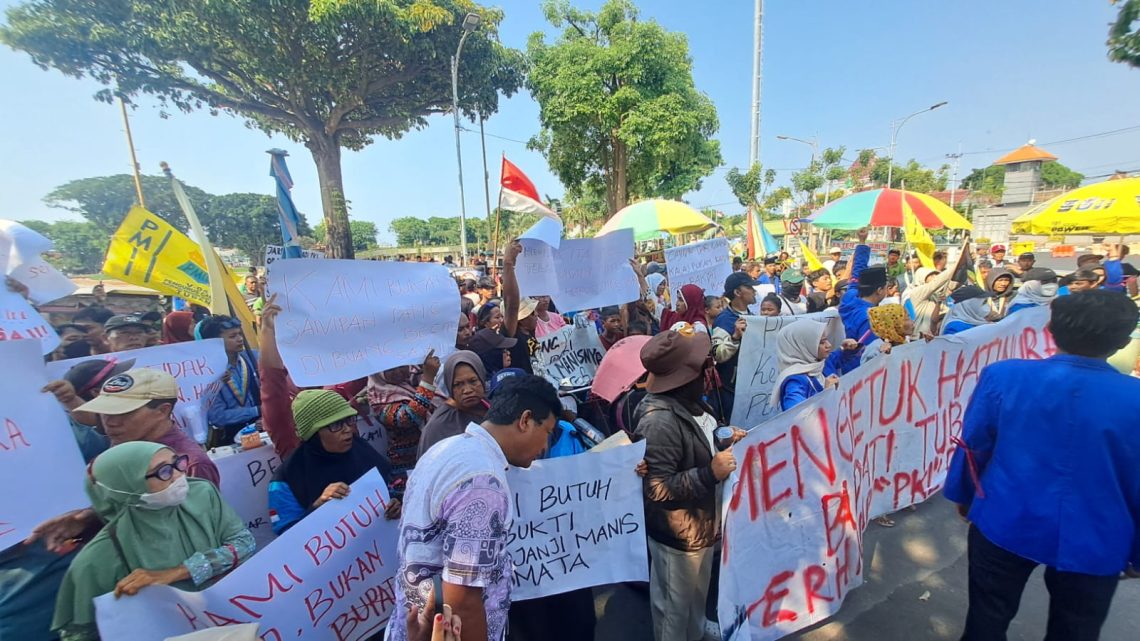 PKL Tuntut Diizinkan Berjualan Kembali di Kawasan Alun-alun Tuban 1 Kawasan Alun-alun Tuban