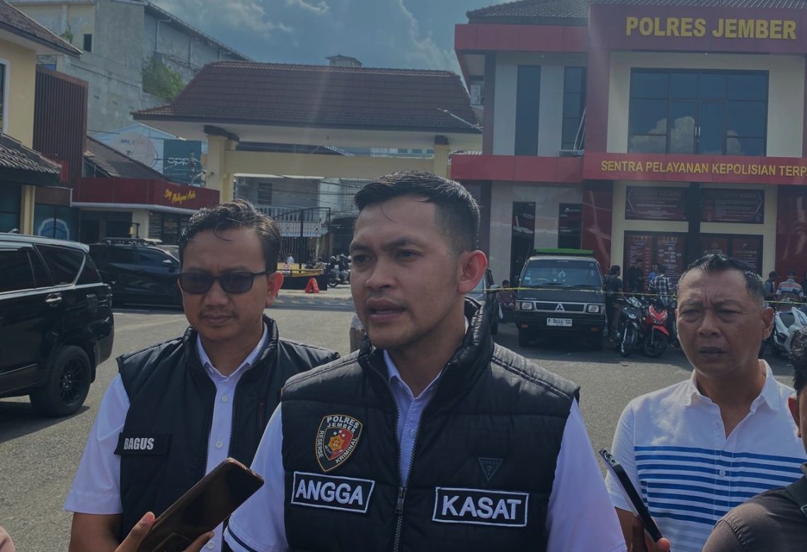 10 Orang Ditetapkan Tersangka Aksi Solidaritas Ricuh di Jember 1 Kasat Reskrim Polres Jember, AKP Angga Riatma. (Foto: Istimewa)