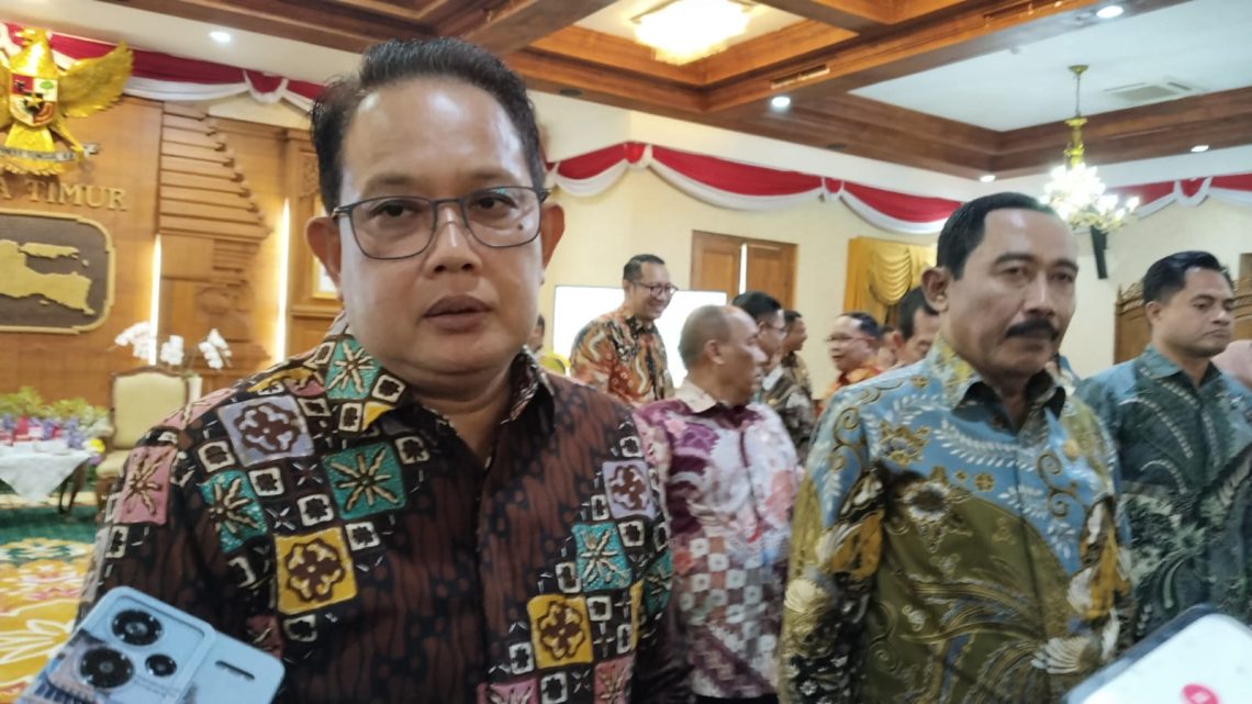 Sekretaris Daerah Provinsi (Sekdaprov) Jatim Adhy Karyono mengaku bahwa Pempov usulkan program pembangunan capai Rp10 triliunan. (Layla Aini/Tugujatim) 