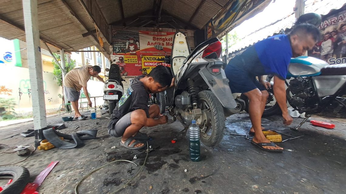 50 Aduan Masuk ke Posko SPBU Sleko-Tuban Terkait Kasus Sepeda Motor Mogok Usai Isi Pertalite 1 Sepeda Motor Mogok Usai Isi Pertalite