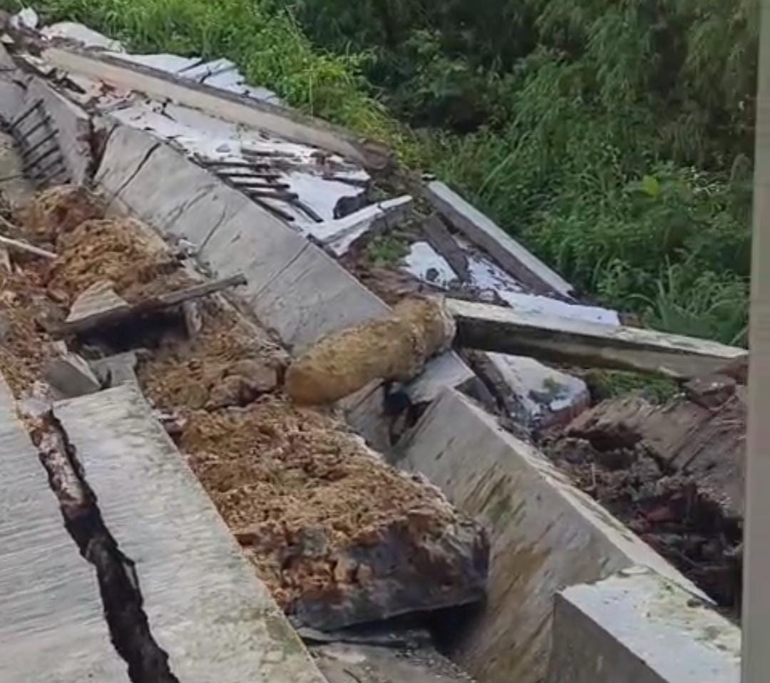 Pelayanan Puskesmas Jatirogo Tuban Dialihkan Akibat Longsor Tanggul Kali Kening 2 Longsor Tanggul Kali Kening