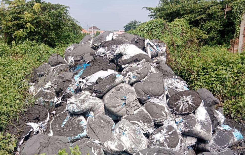 Walhi Jatim Minta Tindak Tegas Pelaku Pembuangan Limbah B3 di Mojokerto 1 Limbah B3 di Mojokerto
