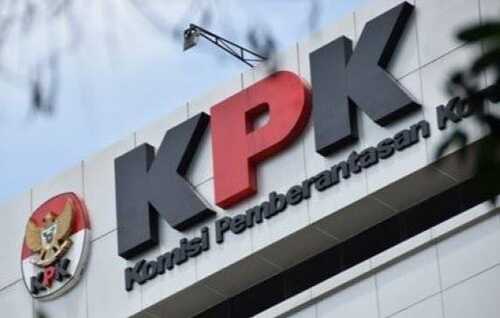 KPK Periksa Istri Anggota Polri di Kota Batu, Jadi Saksi Dugaan Kasus Korupsi Dana CSR-OJK 2020-2023 1 Istri anggota Polri di Kota Batu.