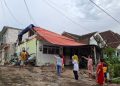 Rumah rusak.