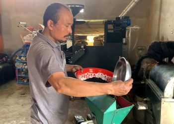 Petani kopi.