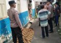 Tukang parkir di Tuban.