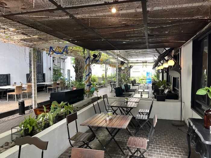 8 Daftar Cafe Aesthetic Surabaya Low Budget, Nongki Hemat di Spot Instagramable 3 WhatsApp Image 2025 11 07 at 17.50.05 1