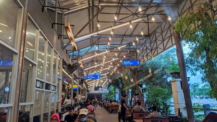 8 Daftar Cafe Aesthetic Surabaya Low Budget, Nongki Hemat di Spot Instagramable 7 WhatsApp Image 2025 11 07 at 17.50.09 2