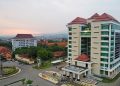 Kampus tertua di Jawa Timur.