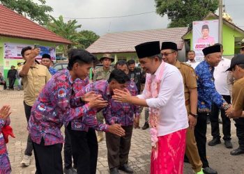 Jalan rusak.