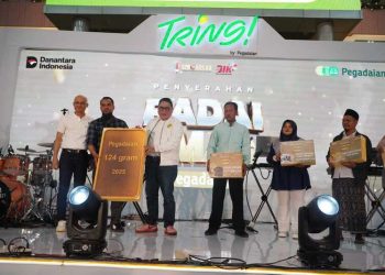 Pegadaian Surabaya Serahkan Hadiah Badai Emas 2025, Nasabah Asal Madiun Bawa Pulang Emas 124 Gram 1 Pegadaian Surabaya.