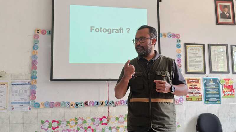 SD Insan Amanah Malang Buka Kelas Jurnalistik, Belasan Siswa Antusias Belajar Jadi Wartawan Cilik dan Fotografer 6 WhatsApp Image 2025 11 15 at 18.48.58 1