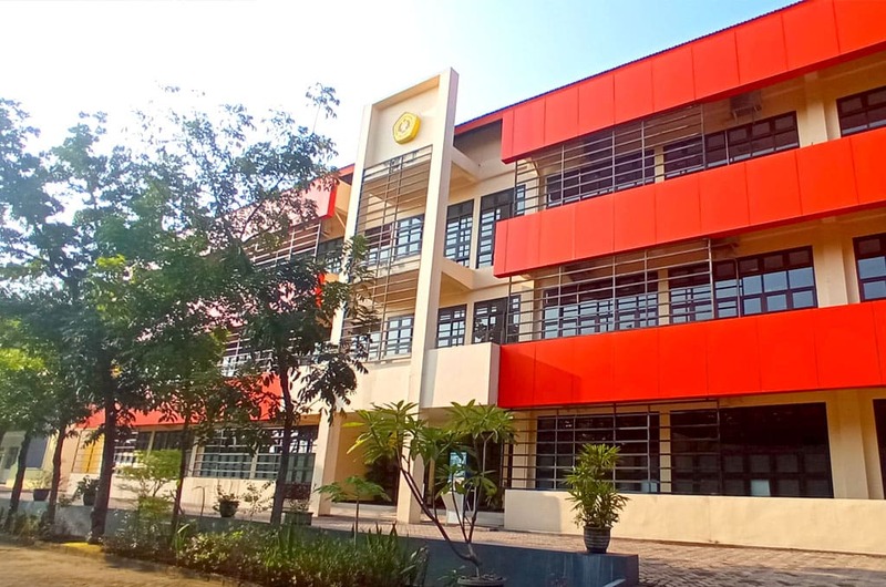 Kampus tertua Kota Surabaya.