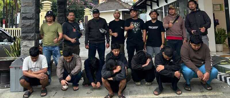 Polres Batu Amankan 8 Pemuda Terduga Pengeroyok Anak Band Manggung, Polisi Usut Motifnya! 1 Anak band.