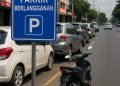 Parkir berlangganan di Tuban.