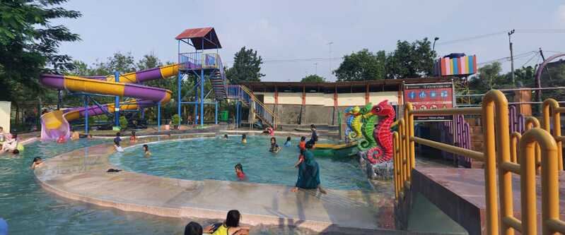 Dander Waterpark di Tengah Hutan Bojonegoro, Tawarkan Kombinasi Wisata Alam Asri dan Wahana Air Modern 1 Dander Waterpark.