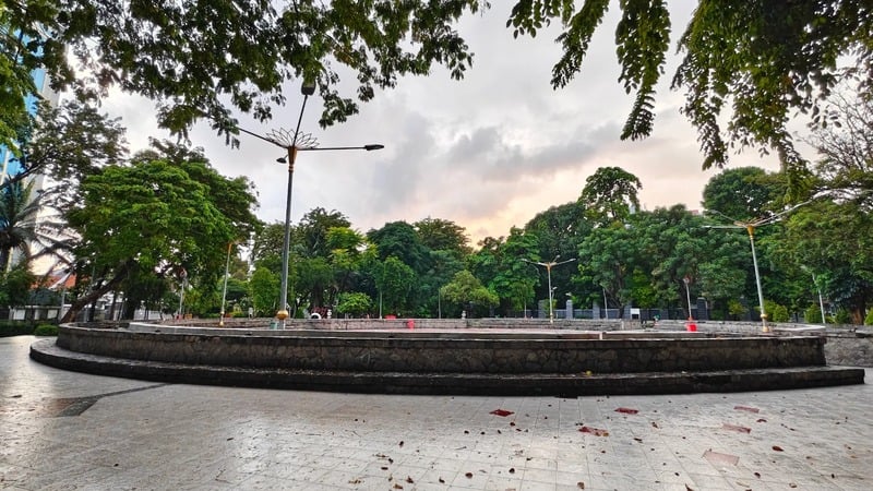 Ikonik! Taman Bungkul Surabaya Paling Populer Jadi Ruang Publik Tak Pernah Sepi Pengunjung 1 Taman Bungkul Surabaya.