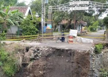 Jembatan di Wonodadi.