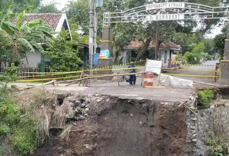 Cuaca Ekstrem, Jembatan di Wonodadi Mojokerto Kembali Putus 1 Jembatan di Wonodadi.