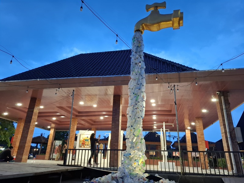 Vibes Terbaik Pameran Seni Rupa di Kota Mojokerto, Suguhkan Isu Sosial hingga Paparan Mikroplastik 2 Pameran seni rupa di Mojokerto.