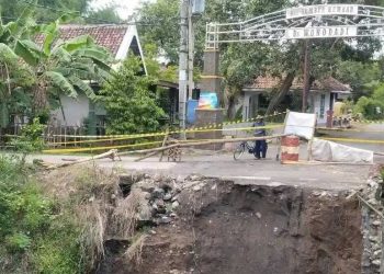 Jembatan Darurat di Wonodadi Mojokerto Segera Dibangun, Imbas Jembatan Utama Putus 1 Jembatan darurat di Wonodadi.