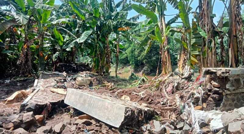 2 Titik Plengsengan di Pohjentrek Pasuruan Ambrol Diterjang Luapan Sungai Welang 1 Plengsengan di Pohjentrek.