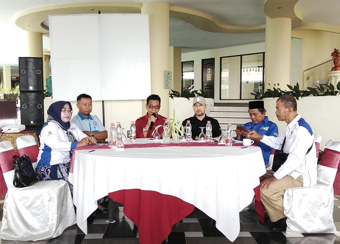 Bakesbangpol Mojokerto dan Aktivis Buruh Kirim Doa Untuk Marsinah 1 Suasana ngopi bareng Bakesbangpol Kabupaten Mojokerto dengan Serikat Buruh (Hanif)
