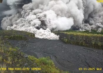 Gunung Semeru Naik Level IV Awas, Awan Panas Muncul Tanpa Henti 