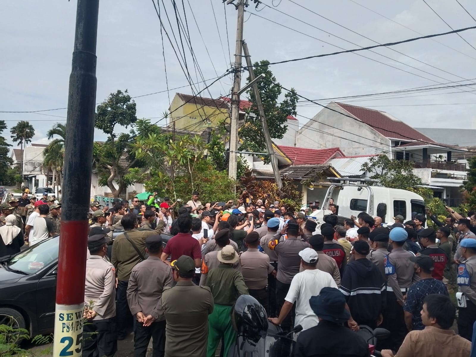 Pembongkaran Tembok Jalan Tembus Candi Panggung Kota Malang Tuai Penolakan Warga 2 Jalan Tembus Candi Panggung Kota Malang