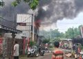 Kebakaran Home Industri Alas Kaki di Mojokerto