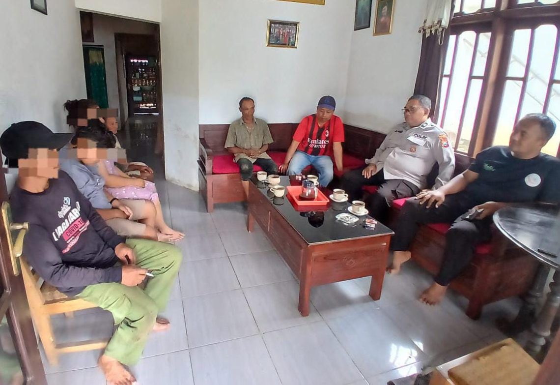 Remaja di Malang Hubungi Layanan Darurat 110 Gegara Dipukul Sapu Ibunya 1 Layanan Darurat 110