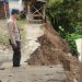 Tanah Longsor Timpa Rumah dan Tiga Sepeda Motor Warga Malang 8 Tanah Longsor Timpa Rumah