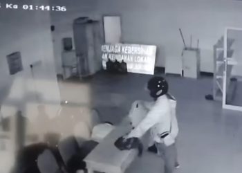 Viral! Aksi Pencurian Ponsel dan Uang Milik Karyawan SPBU Patung Terekam CCTV