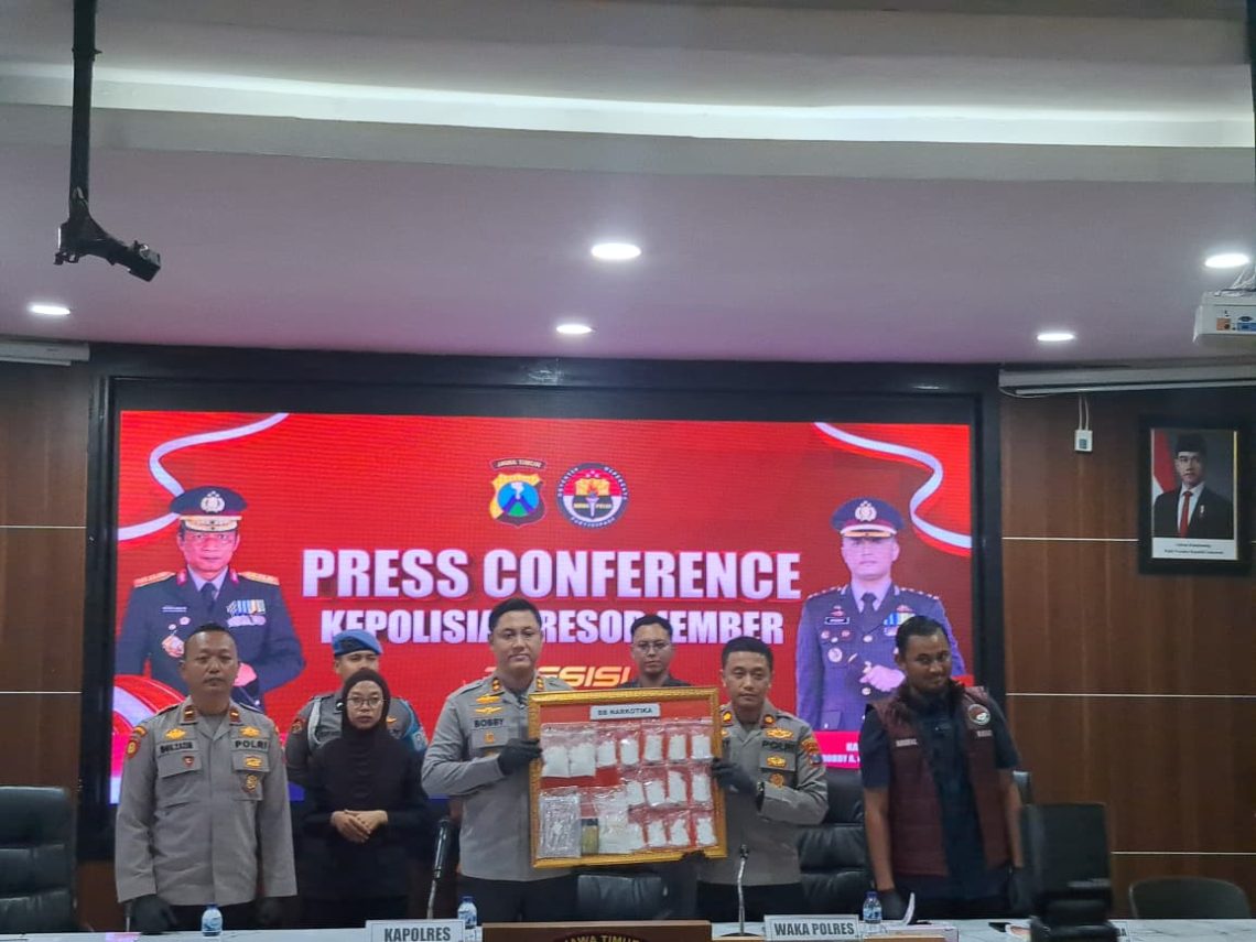 Bandar Narkoba Residivis Tertangkap Lagi, Simpan Hampir 1 Kg Sabu dan Ratusan Pil Ekstasi 1 Bandar Narkoba Residivis Tertangkap