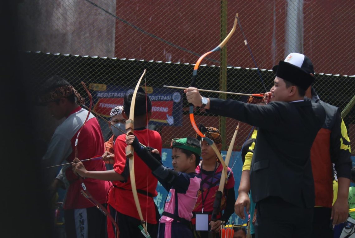 Bupati Albarraa: Nilai dalam Olahraga Tradisional Harus Dipupuk untuk Siswa Mojokerto 1 olahraga tradisional