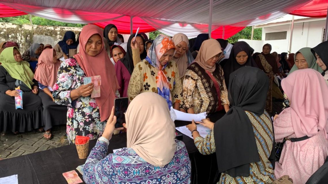 Hampir 40 Ribu Pekerja Tembakau Jember Terima Bantuan Tunai, Gus Fawait: Jangan Dipakai Beli Skincare 1 Pekerja Tembakau Jember