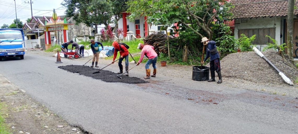 Gerak Cepat Pemkab Jember Eksekusi Dua Perbaikan Jalan Sekaligus 1 Perbaikan Jalan